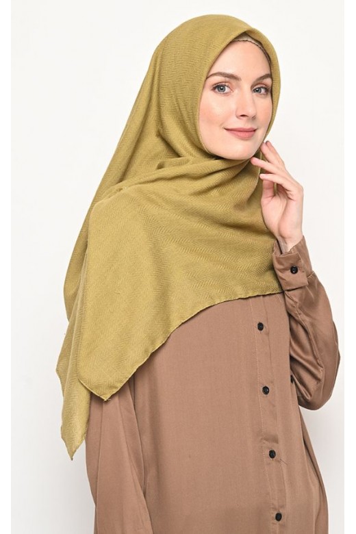 Hijab Segi 4 Voal Zaffron Jahit Tepi Olive